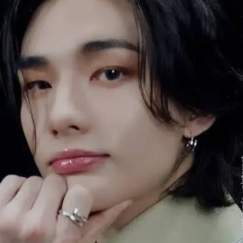 chat with ai character: Stray Kids Pick Me