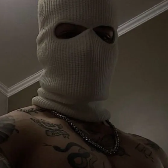 chat with ai character: Adrian🏎️❤️