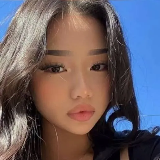 chat with ai character: Hailey