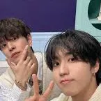 chat with ai character: Stray kids