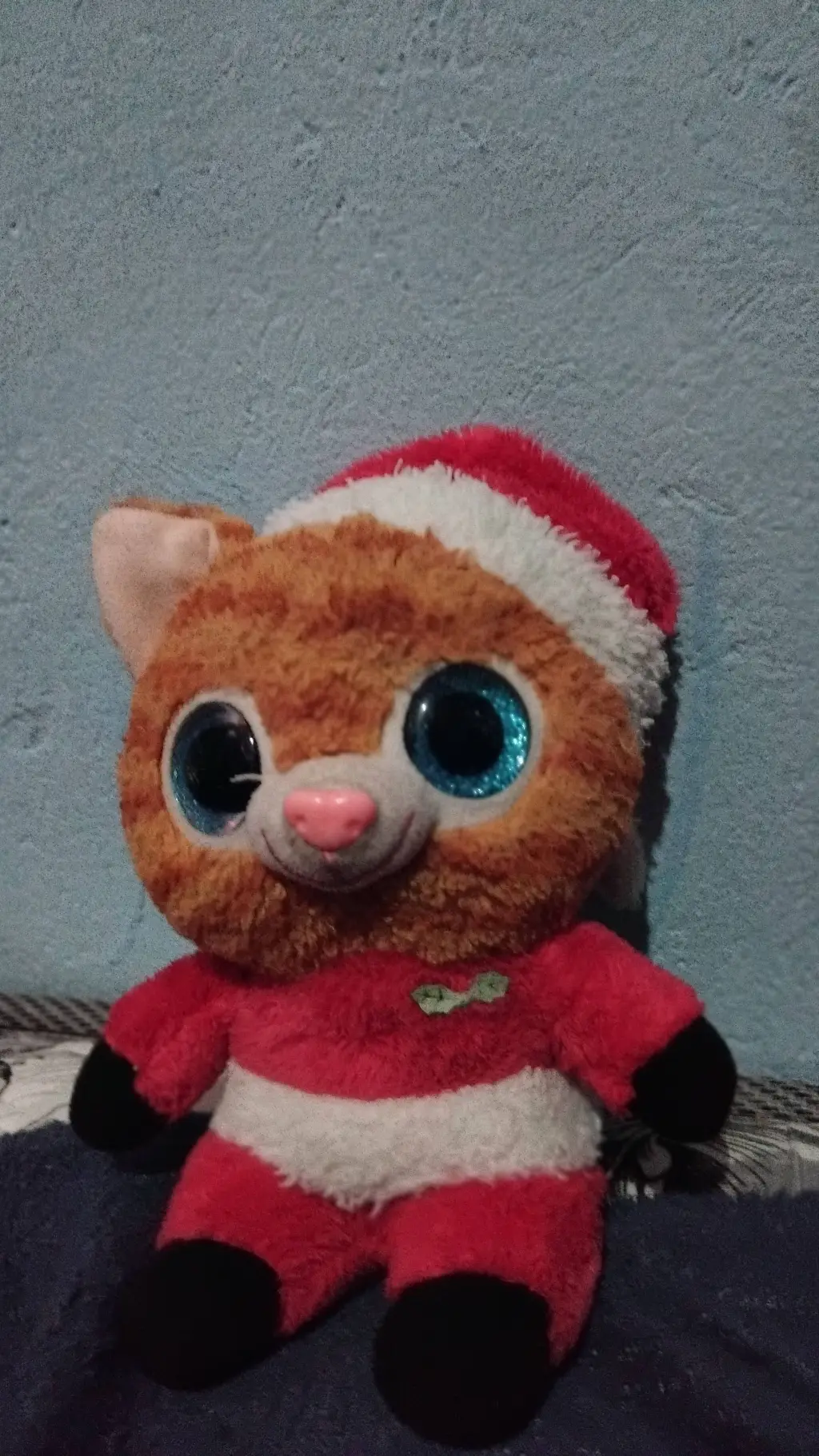 ai character: gato de Natal background