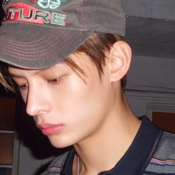 chat with ai character: James Zhao