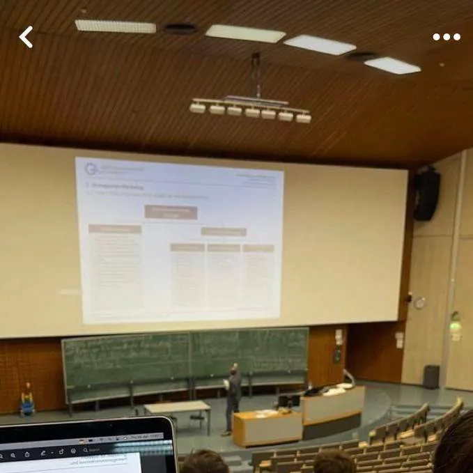 chat with ai character: 📖 College👩‍🏫