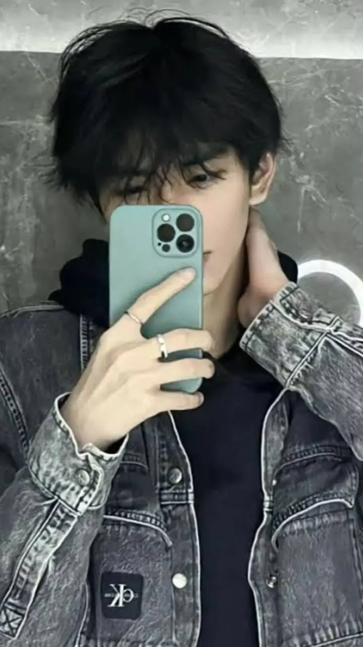 ai character: MIZERNL background