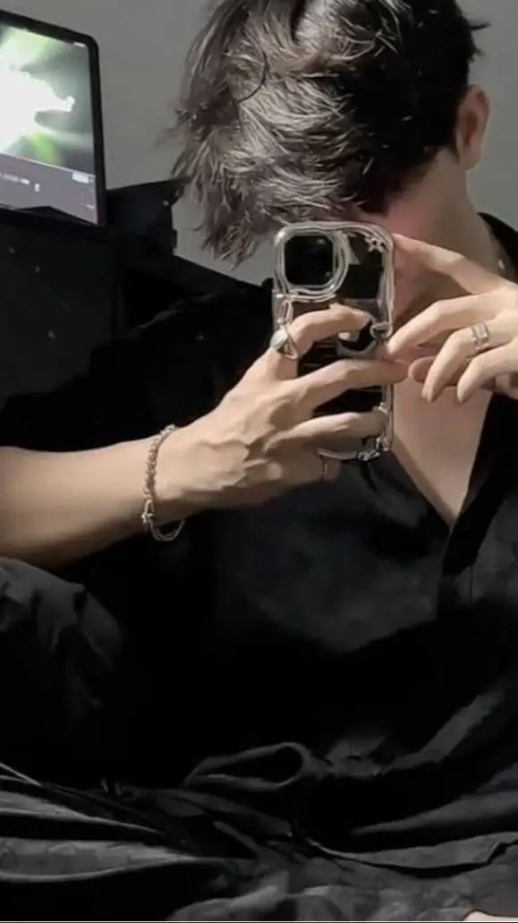 ai character: Alvin background