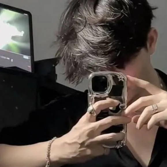 chat with ai character: Alvin