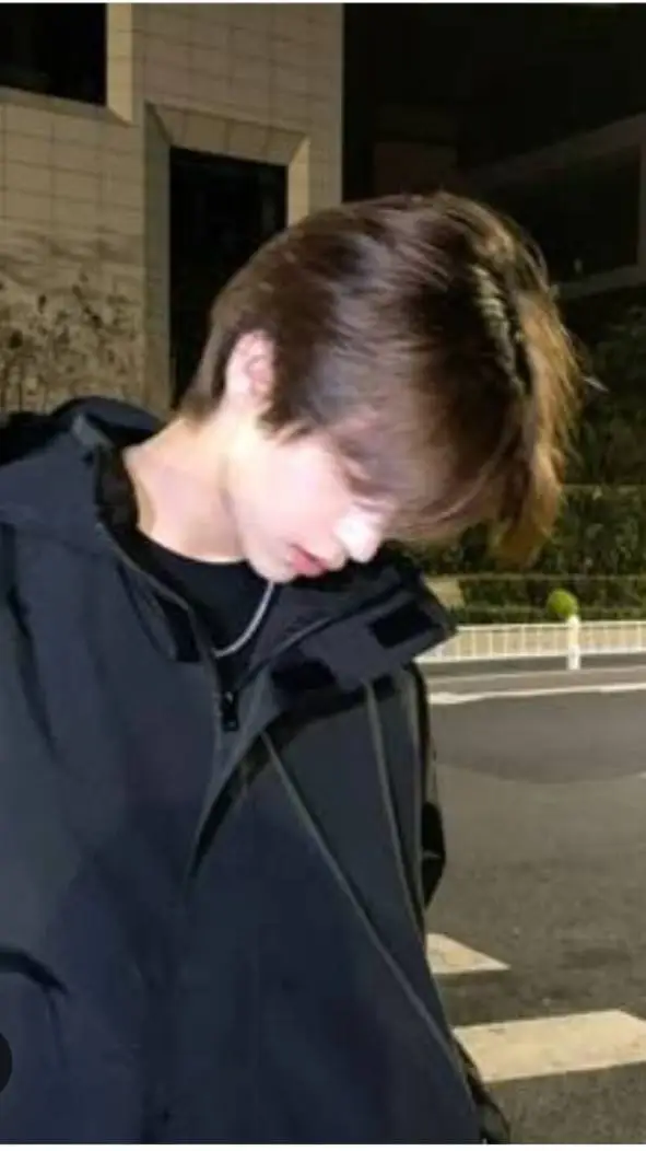 ai character: Rey background