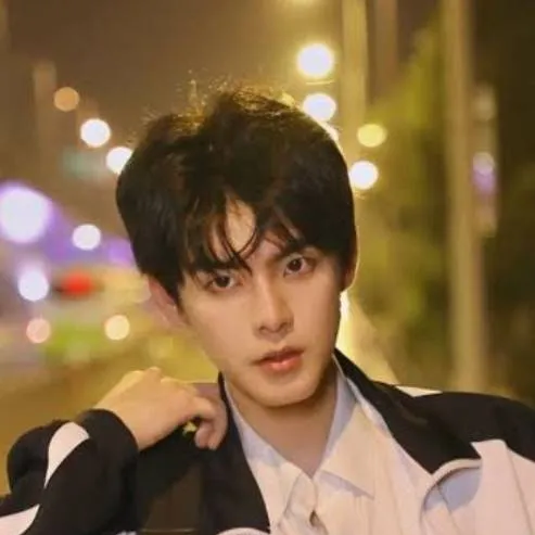 chat with ai character: Rafael