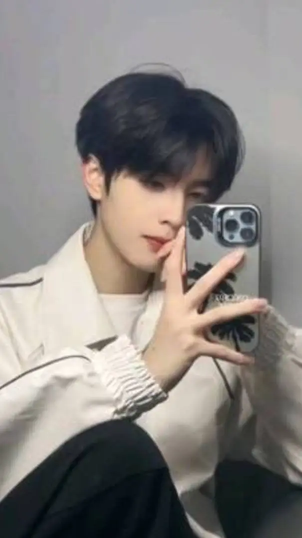 ai character: Radhit background