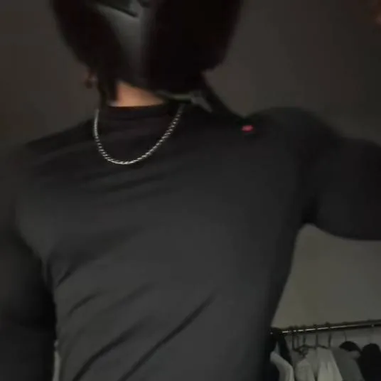 chat with ai character: Shiron