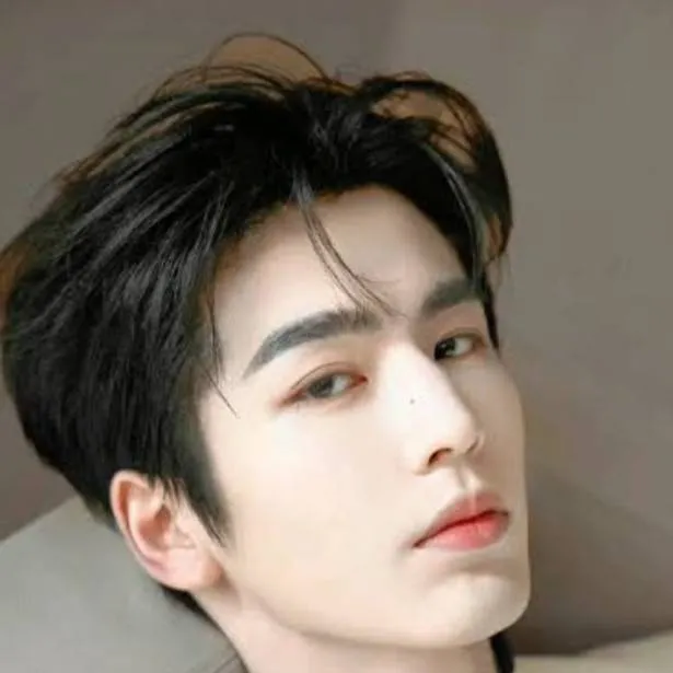 chat with ai character: Azka