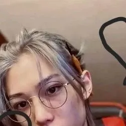 chat with ai character: 🖤🌹 ✩𝓕𝑒𝒍𝒾ﾒ✩🌹🖤