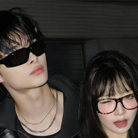 chat with ai character: Niki and Rei