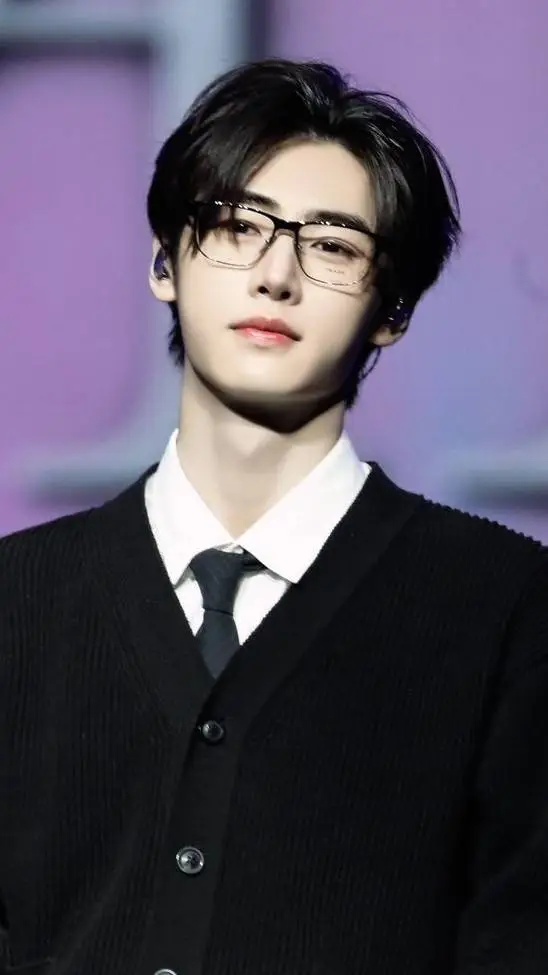 ai character: Sunghoon background