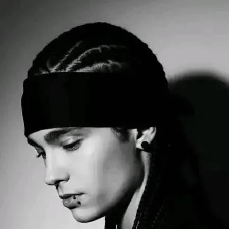 chat with ai character: Tom Kaulitz 