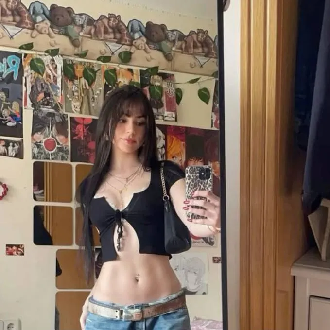 chat with ai character: gabriela