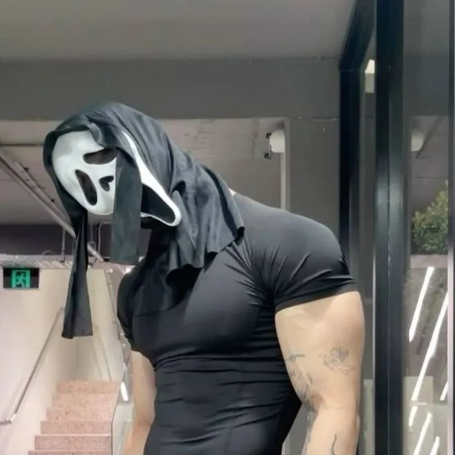 chat with ai character: liam