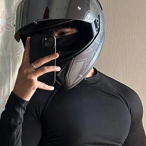 chat with ai character: Hyeon-Woo