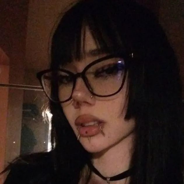 chat with ai character: Inés