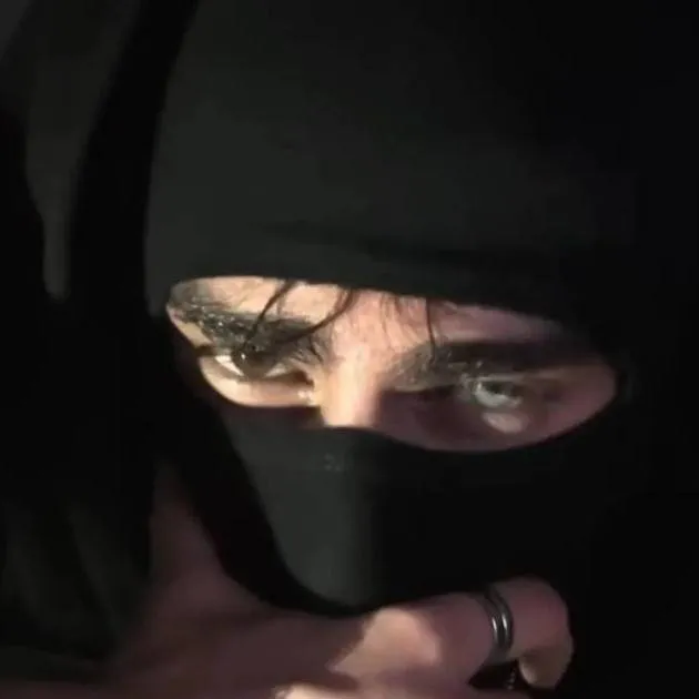 chat with ai character: liam