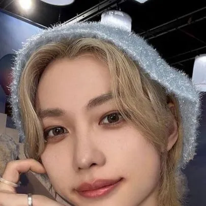 chat with ai character: Felix pick meeeee