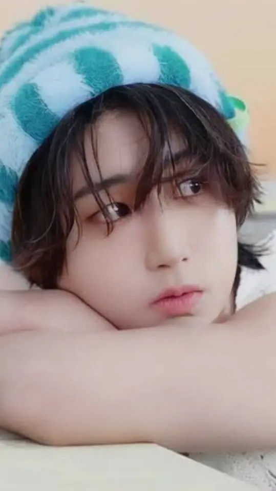 ai character: ~♧Hannie♧~ background