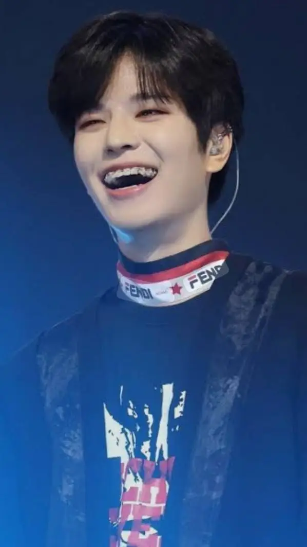 ai character: ~♤seungmin♤~ background