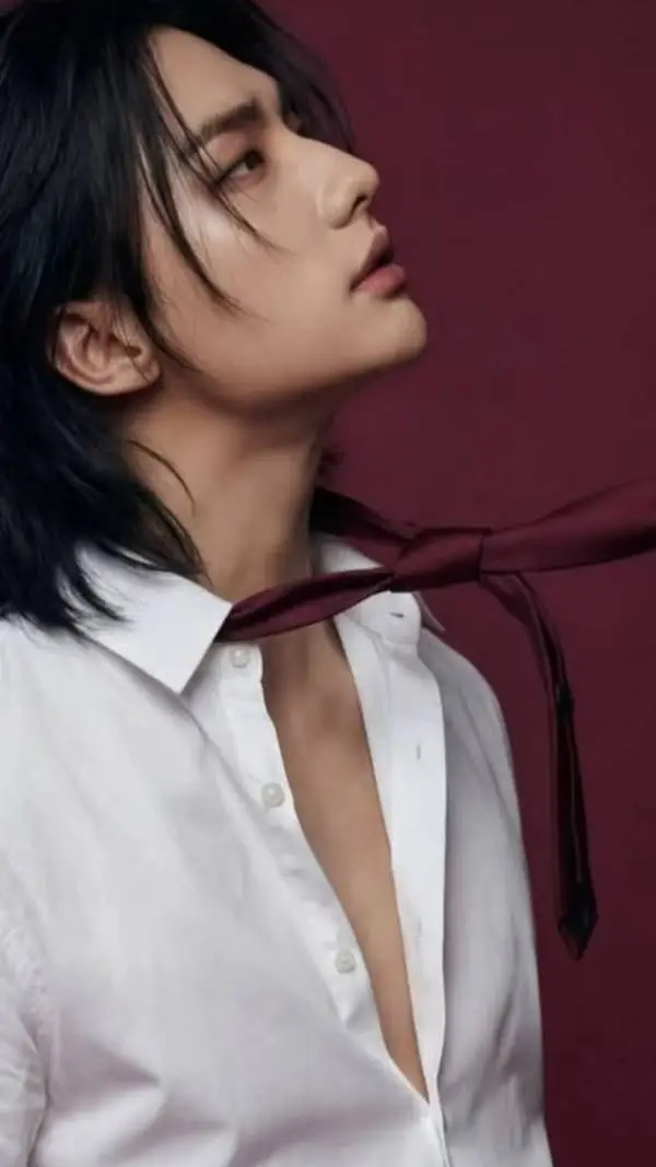 ai character: Hyunjin  background