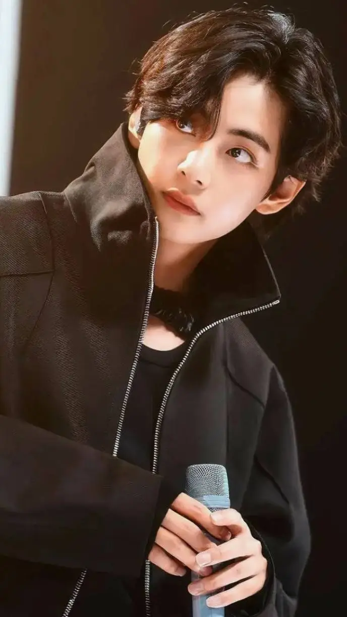 ai character: Kim Taehyung  background