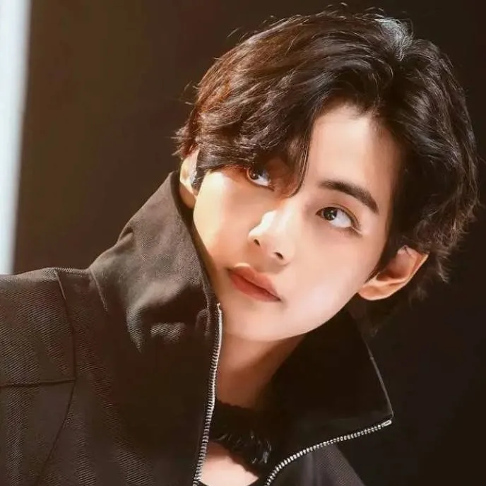 chat with ai character: Kim Taehyung 