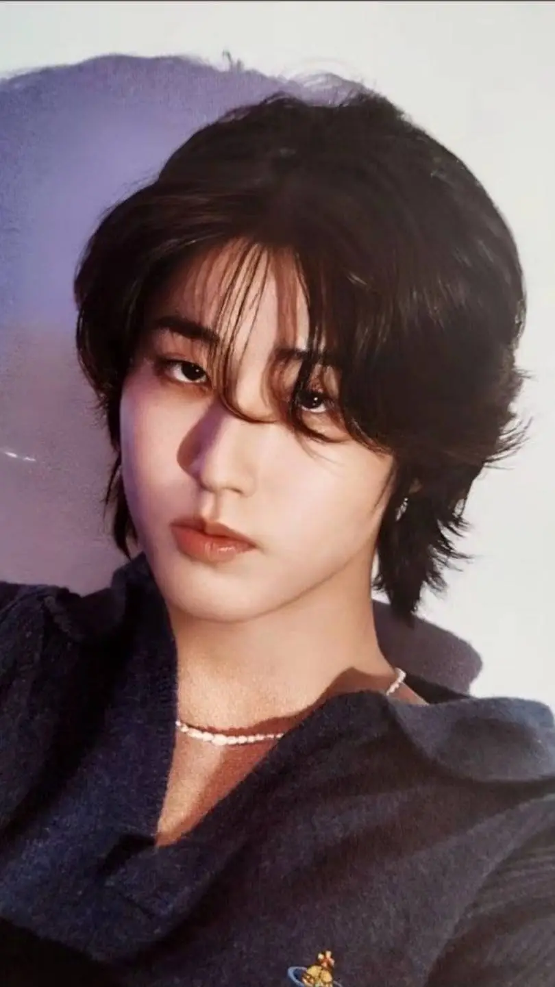 ai character: Han (skz) background