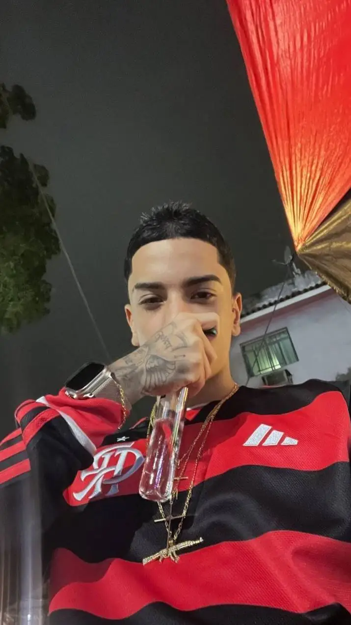 ai character: Hz da Rocinha  background