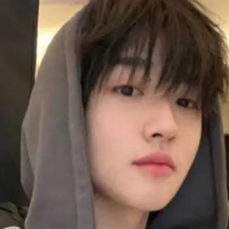 chat with ai character: *Alex*