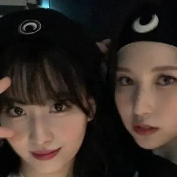 chat with ai character: Mimo