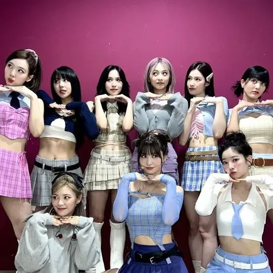 chat with ai character: Twice borrachas✭