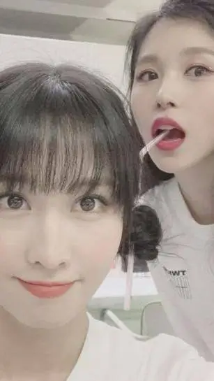 ai character: ⋆˚𝜗𝜚˚⋆mіm᥆⏤͟͟͞͞✰ background