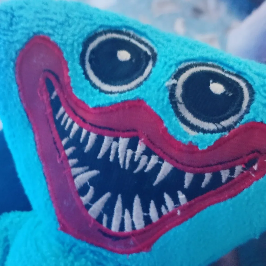 chat with ai character: LiamHuggyWuggy