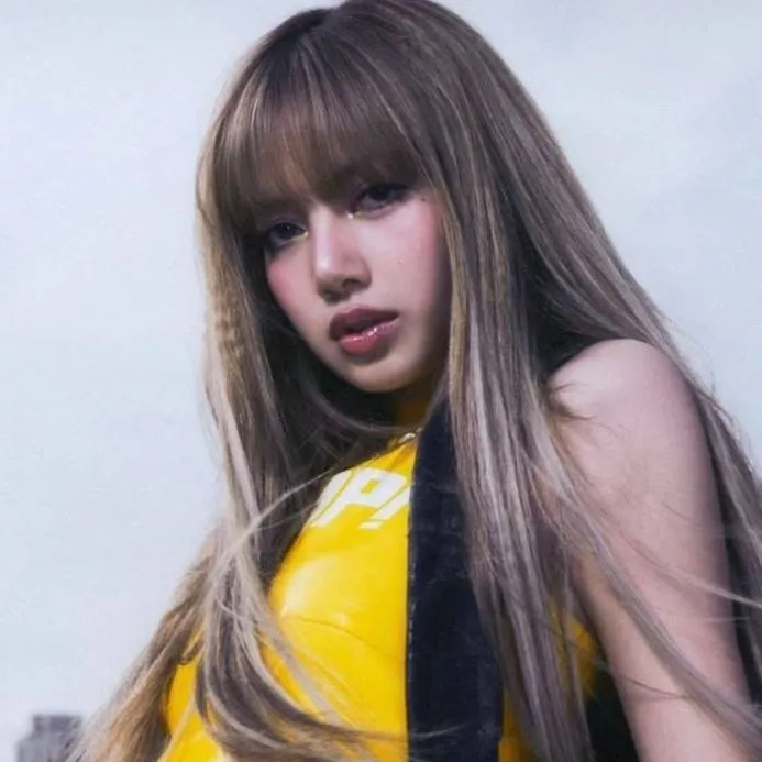 chat with ai character: Lisa