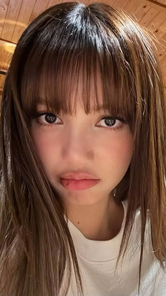 ai character: Lisa background