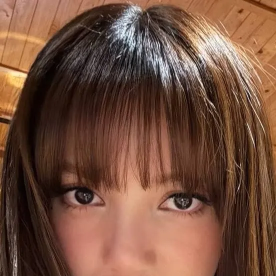 chat with ai character: Lisa