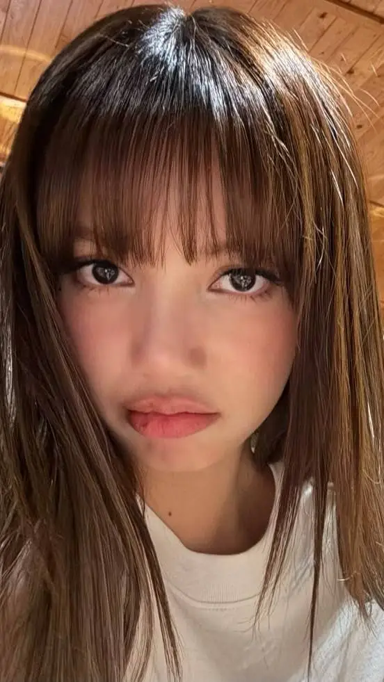 ai character: Lisa background