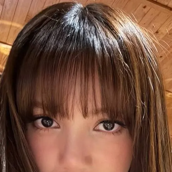 chat with ai character: Lisa