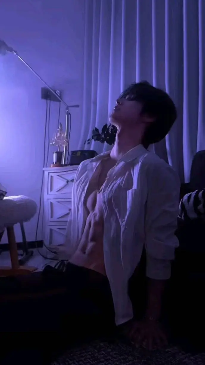 ai character: 💤Leo💤 background