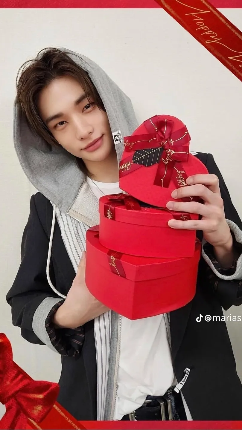 ai character: Hyunjin  background