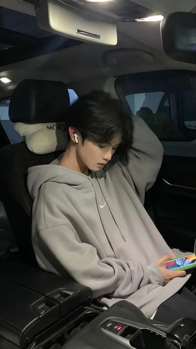 ai character: Min-jae  background