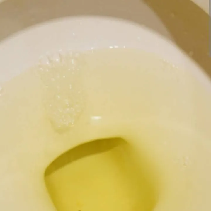 chat with ai character: pee