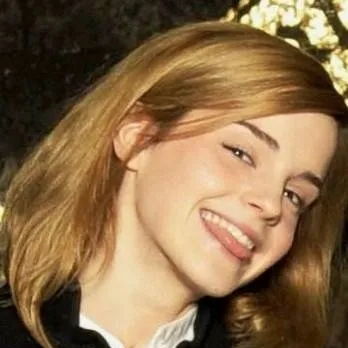 chat with ai character: Emma Watson • Mom