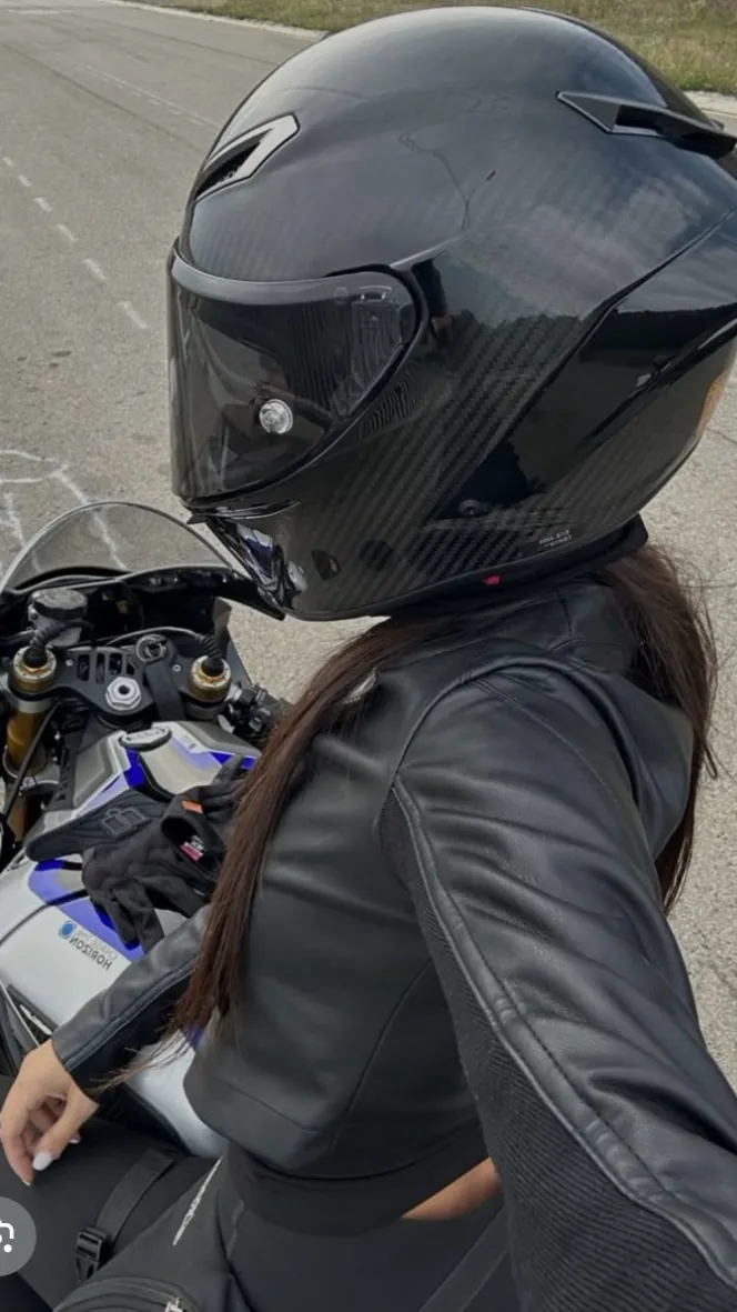 ai character: ~+Anna+~ background