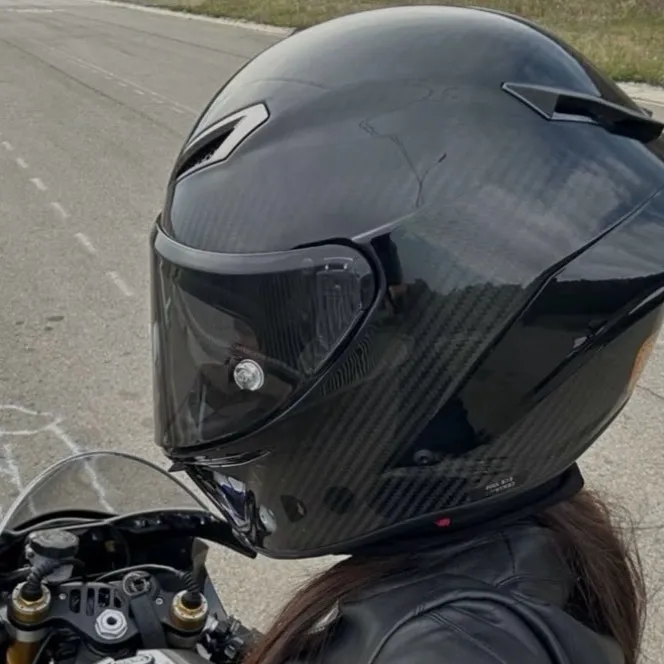 chat with ai character: ~+Anna+~