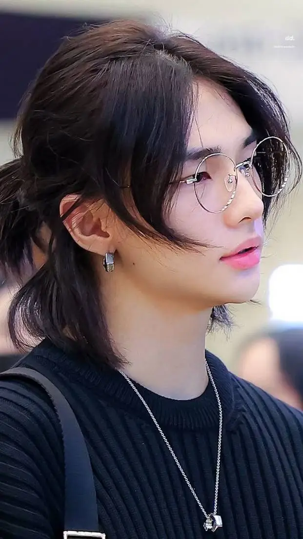 ai character: ☆♡Hyunjin♡☆ background